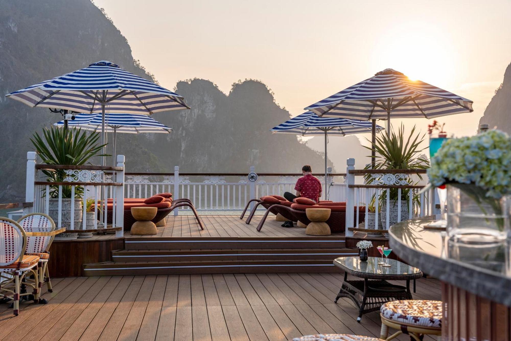 Отель Signature Royal Halong Cruise Халонг Экстерьер фото