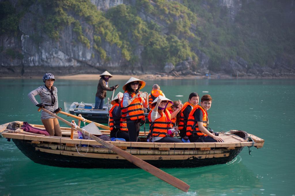Отель Signature Royal Halong Cruise Халонг Экстерьер фото